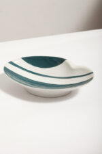 Morsko/zielono-biała porcelanowa ręcznie malowana popielniczka/paterka, Polish New Look, Zakłady Porcelany Stołowej Chodzież, Polska, lata 60. - obrazek 18