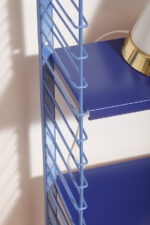 Modułowa wolnostojąca szafka/regał/biblioteczka na metalowej niebieskiej konstrukcji z pięcioma metalowymi półkami z regulowaną wysokością, Drentea, Holandia, lata 60. - obrazek 21