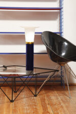 Kwadratowy stolik kawowy na metalowej czarnej konstrukcji ze szklanym przeźroczystym hartowanym blatem w stylu "Alanda" projektu Paolo Piva dla B&B Italia, lata 80. - obrazek 20