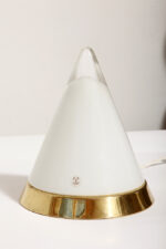 Nieduża ciężka jednopunktowa stożkowa mlecznobiała szklana lampka nocna/biurkowa "Kibo" z okrągłą złotą metalową podstawą, Peill & Putzler, Niemcy, lata 70 - obrazek 22