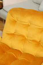 Niski i szeroki fotel "Borkum" z poduchą i podłokietnikami z żółtego weluru osadzonych na metalowej chromowanej konstrukcji, projekt Johan Bertil Häggström, Ikea, Szwecja, wzór z 1978 roku - obrazek 24