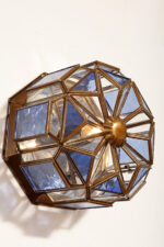 Szklany jednopunktowy witrażowy ręcznie wykonany kinkiet/plafon/lampa ścienna na miedzianej konstrukcji, Hiszpania, 2003 rok - obrazek 3