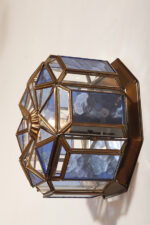 Szklany jednopunktowy witrażowy ręcznie wykonany kinkiet/plafon/lampa ścienna na miedzianej konstrukcji, Hiszpania, 2003 rok - obrazek 2