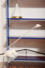 Biała jednopunktowa geometryczna plastikowo-metalowo-drewniana lampa biurkowa w stylu Memphis firmy Woja Holland, Holandia, lata 80. - obrazek 2