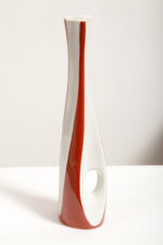 Porcelanowy brązowo-biały wazon "Kręcony" na pojedynczy kwiatek, ręcznie malowanym z ażurowym prześwitem, Polish New Look, Zakłady Porcelany Stołowej Ćmielów, lata 60. - obrazek 2