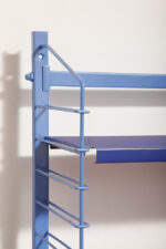 Modułowa wolnostojąca szafka/regał/biblioteczka na metalowej niebieskiej konstrukcji z pięcioma metalowymi półkami z regulowaną wysokością, Drentea, Holandia, lata 60. - obrazek 23