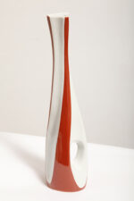 Porcelanowy brązowo-biały wazon "Kręcony" na pojedynczy kwiatek, ręcznie malowanym z ażurowym prześwitem, Polish New Look, Zakłady Porcelany Stołowej Ćmielów, lata 60. - obrazek 22