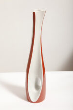 Porcelanowy brązowo-biały wazon "Kręcony" na pojedynczy kwiatek, ręcznie malowanym z ażurowym prześwitem, Polish New Look, Zakłady Porcelany Stołowej Ćmielów, lata 60. - obrazek 23