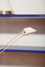 Biała jednopunktowa geometryczna plastikowo-metalowo-drewniana lampa biurkowa w stylu Memphis firmy Woja Holland, Holandia, lata 80. - obrazek 25