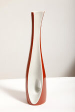 Porcelanowy brązowo-biały wazon "Kręcony" na pojedynczy kwiatek, ręcznie malowanym z ażurowym prześwitem, Polish New Look, Zakłady Porcelany Stołowej Ćmielów, lata 60. - obrazek 25