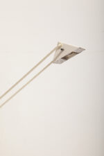 Biała jednopunktowa geometryczna plastikowo-metalowo-drewniana lampa biurkowa w stylu Memphis firmy Woja Holland, Holandia, lata 80. - obrazek 27