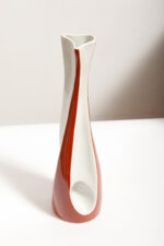 Porcelanowy brązowo-biały wazon "Kręcony" na pojedynczy kwiatek, ręcznie malowanym z ażurowym prześwitem, Polish New Look, Zakłady Porcelany Stołowej Ćmielów, lata 60. - obrazek 27