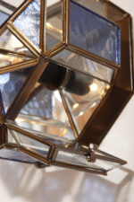 Szklany jednopunktowy witrażowy ręcznie wykonany kinkiet/plafon/lampa ścienna na miedzianej konstrukcji, Hiszpania, 2003 rok - obrazek 30