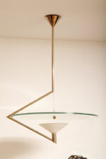 Duża lampa sufitowa "Olympia 2731" z okrągłym masywnym szklanym kloszem w kształcie koła zawieszonym na stalowej złotej konstrukcji, projekt Daniel Puppa dla Fontana Arte/Mediolan, Włochy, wzór z 1984 roku - obrazek 27