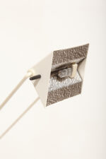 Biała jednopunktowa geometryczna plastikowo-metalowo-drewniana lampa biurkowa w stylu Memphis firmy Woja Holland, Holandia, lata 80. - obrazek 29