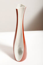 Porcelanowy brązowo-biały wazon "Kręcony" na pojedynczy kwiatek, ręcznie malowanym z ażurowym prześwitem, Polish New Look, Zakłady Porcelany Stołowej Ćmielów, lata 60. - obrazek 29