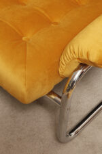 Niski i szeroki fotel "Borkum" z poduchą i podłokietnikami z żółtego weluru osadzonych na metalowej chromowanej konstrukcji, projekt Johan Bertil Häggström, Ikea, Szwecja, wzór z 1978 roku - obrazek 35