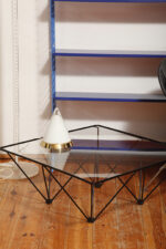 Nieduża ciężka jednopunktowa stożkowa mlecznobiała szklana lampka nocna/biurkowa "Kibo" z okrągłą złotą metalową podstawą, Peill & Putzler, Niemcy, lata 70 - obrazek 31