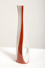 Porcelanowy brązowo-biały wazon "Kręcony" na pojedynczy kwiatek, ręcznie malowanym z ażurowym prześwitem, Polish New Look, Zakłady Porcelany Stołowej Ćmielów, lata 60. - obrazek 32