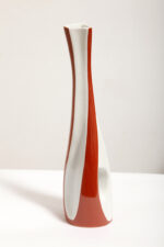 Porcelanowy brązowo-biały wazon "Kręcony" na pojedynczy kwiatek, ręcznie malowanym z ażurowym prześwitem, Polish New Look, Zakłady Porcelany Stołowej Ćmielów, lata 60. - obrazek 33