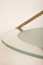 Duża lampa sufitowa "Olympia 2731" z okrągłym masywnym szklanym kloszem w kształcie koła zawieszonym na stalowej złotej konstrukcji, projekt Daniel Puppa dla Fontana Arte/Mediolan, Włochy, wzór z 1984 roku - obrazek 34