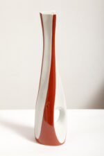 Porcelanowy brązowo-biały wazon "Kręcony" na pojedynczy kwiatek, ręcznie malowanym z ażurowym prześwitem, Polish New Look, Zakłady Porcelany Stołowej Ćmielów, lata 60. - obrazek 35