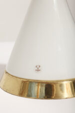 Nieduża ciężka jednopunktowa stożkowa mlecznobiała szklana lampka nocna/biurkowa "Kibo" z okrągłą złotą metalową podstawą, Peill & Putzler, Niemcy, lata 70 - obrazek 36