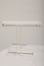 Biała duża jednopunktowa metalowa industrialna lampa biurkowa ze zdejmowanym kloszem z jarzeniówką, Woja Holland, Holandia, lata 80. - obrazek 36