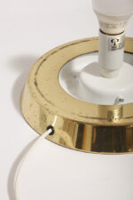 Nieduża ciężka jednopunktowa stożkowa mlecznobiała szklana lampka nocna/biurkowa "Kibo" z okrągłą złotą metalową podstawą, Peill & Putzler, Niemcy, lata 70 - obrazek 38