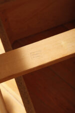 Prostokątny mahoniowy kwietnik/ława/stolik pomocnik/stolik kawowy z dwoma szklanymi białymi blatami i plastikowym wyjmowanym wkładem na kwiaty, Czechosłowacja, lata 70. - obrazek 46