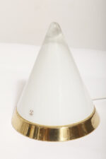 Nieduża ciężka jednopunktowa stożkowa mlecznobiała szklana lampka nocna/biurkowa "Kibo" z okrągłą złotą metalową podstawą, Peill & Putzler, Niemcy, lata 70 - obrazek 40