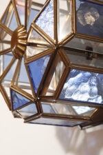 Szklany jednopunktowy witrażowy ręcznie wykonany kinkiet/plafon/lampa ścienna na miedzianej konstrukcji, Hiszpania, 2003 rok - obrazek 7