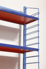 Modułowa wolnostojąca szafka/regał/biblioteczka na metalowej niebieskiej konstrukcji z pięcioma metalowymi półkami z regulowaną wysokością, Drentea, Holandia, lata 60. - obrazek 4