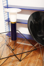 Kwadratowy stolik kawowy na metalowej czarnej konstrukcji ze szklanym przeźroczystym hartowanym blatem w stylu "Alanda" projektu Paolo Piva dla B&B Italia, lata 80. - obrazek 4