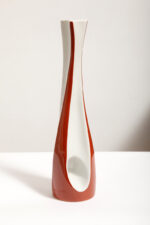 Porcelanowy brązowo-biały wazon "Kręcony" na pojedynczy kwiatek, ręcznie malowanym z ażurowym prześwitem, Polish New Look, Zakłady Porcelany Stołowej Ćmielów, lata 60. - obrazek 4