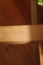 Prostokątny mahoniowy kwietnik/ława/stolik pomocnik/stolik kawowy z dwoma szklanymi białymi blatami i plastikowym wyjmowanym wkładem na kwiaty, Czechosłowacja, lata 70. - obrazek 48