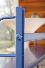 Modułowa wolnostojąca szafka/regał/biblioteczka na metalowej niebieskiej konstrukcji z pięcioma metalowymi półkami z regulowaną wysokością, Drentea, Holandia, lata 60. - obrazek 45