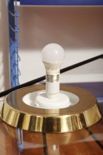 Nieduża ciężka jednopunktowa stożkowa mlecznobiała szklana lampka nocna/biurkowa "Kibo" z okrągłą złotą metalową podstawą, Peill & Putzler, Niemcy, lata 70 - obrazek 44