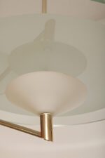 Duża lampa sufitowa "Olympia 2731" z okrągłym masywnym szklanym kloszem w kształcie koła zawieszonym na stalowej złotej konstrukcji, projekt Daniel Puppa dla Fontana Arte/Mediolan, Włochy, wzór z 1984 roku - obrazek 43