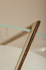 Duża lampa sufitowa "Olympia 2731" z okrągłym masywnym szklanym kloszem w kształcie koła zawieszonym na stalowej złotej konstrukcji, projekt Daniel Puppa dla Fontana Arte/Mediolan, Włochy, wzór z 1984 roku - obrazek 44