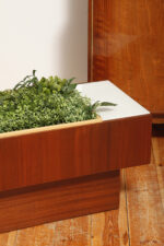 Prostokątny mahoniowy kwietnik/ława/stolik pomocnik/stolik kawowy z dwoma szklanymi białymi blatami i plastikowym wyjmowanym wkładem na kwiaty, Czechosłowacja, lata 70. - obrazek 53