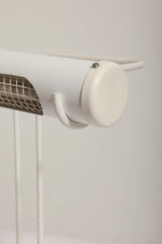 Biała duża jednopunktowa metalowa industrialna lampa biurkowa ze zdejmowanym kloszem z jarzeniówką, Woja Holland, Holandia, lata 80. - obrazek 47