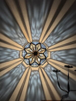 Szklany jednopunktowy witrażowy ręcznie wykonany kinkiet/plafon/lampa ścienna na miedzianej konstrukcji, Hiszpania, 2003 rok - obrazek 9