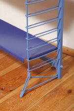 Modułowa wolnostojąca szafka/regał/biblioteczka na metalowej niebieskiej konstrukcji z pięcioma metalowymi półkami z regulowaną wysokością, Drentea, Holandia, lata 60. - obrazek 6