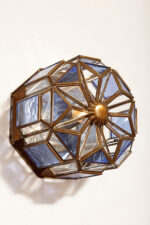 Szklany jednopunktowy witrażowy ręcznie wykonany kinkiet/plafon/lampa ścienna na miedzianej konstrukcji, Hiszpania, 2003 rok - obrazek 8