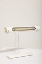 Biała duża jednopunktowa metalowa industrialna lampa biurkowa ze zdejmowanym kloszem z jarzeniówką, Woja Holland, Holandia, lata 80. - obrazek 5