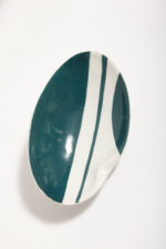 Morsko/zielono-biała porcelanowa ręcznie malowana popielniczka/paterka, Polish New Look, Zakłady Porcelany Stołowej Chodzież, Polska, lata 60. - obrazek 5