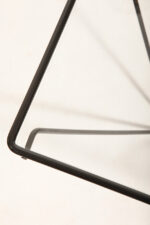 Kwadratowy stolik kawowy na metalowej czarnej konstrukcji ze szklanym przeźroczystym hartowanym blatem w stylu "Alanda" projektu Paolo Piva dla B&B Italia, lata 80. - obrazek 51