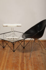 Biała duża jednopunktowa metalowa industrialna lampa biurkowa ze zdejmowanym kloszem z jarzeniówką, Woja Holland, Holandia, lata 80. - obrazek 52