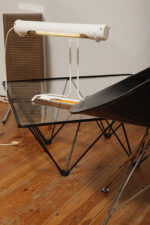 Biała duża jednopunktowa metalowa industrialna lampa biurkowa ze zdejmowanym kloszem z jarzeniówką, Woja Holland, Holandia, lata 80. - obrazek 56